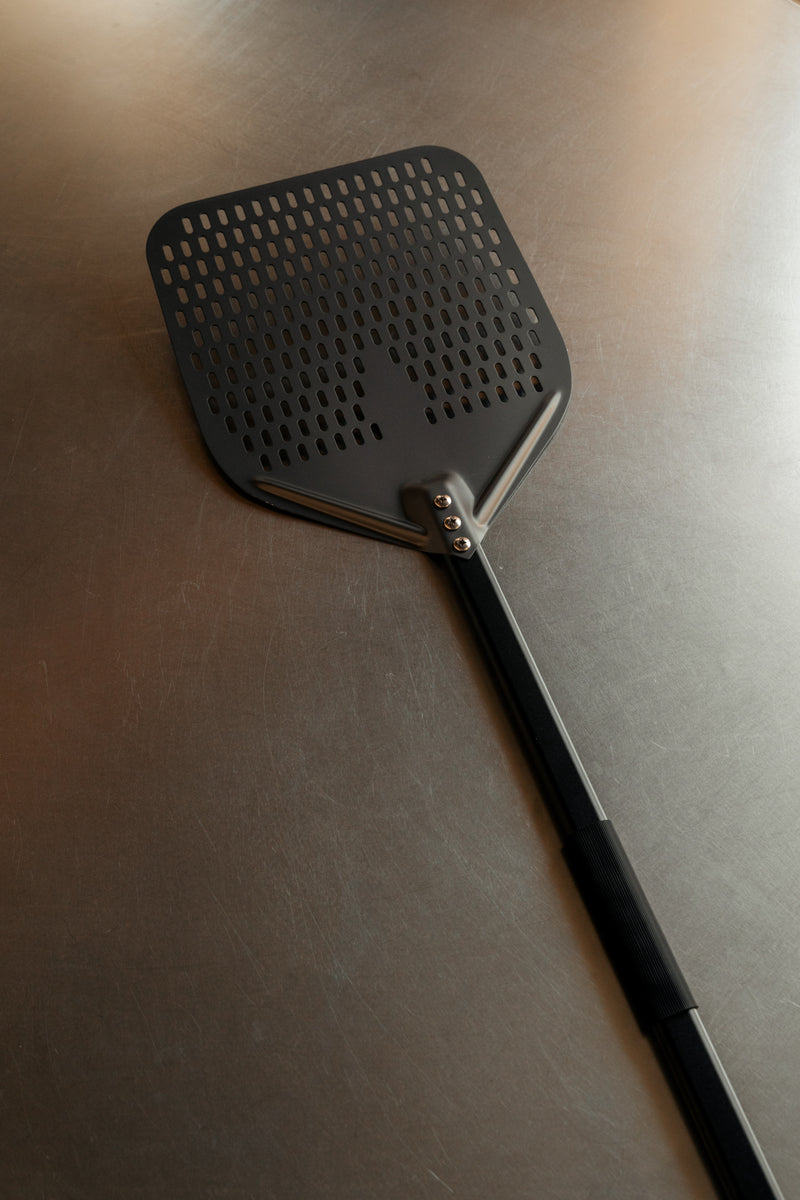 Licoli 101 - Perforated Pizza Peel